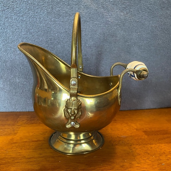 **SOLD**SOLD**SOLD**SOLD**Vintage brass coal ash scuttle, fireplace bucket - Picture 3 of 11